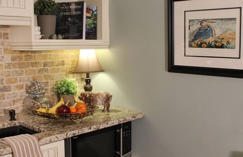 Charleston Historic District Apartment | ON MARKET STREET - EXCEPTIONAL LOCATION IN THE HEART OF HISTORIC DOWNTOWN!