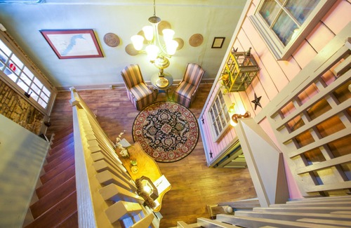 Charleston Historic District Apartment | ON MARKET STREET - EXCEPTIONAL LOCATION IN THE HEART OF HISTORIC DOWNTOWN!