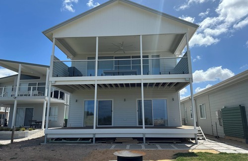 Yorke Peninsula House | On Point- 5 bedroom modern beachfront holiday home - Off peak special!