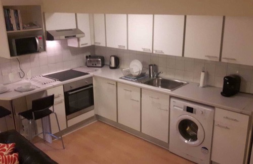 Chapeltown Apartment | On regular bus routes to Leeds City Centre and Headingley.