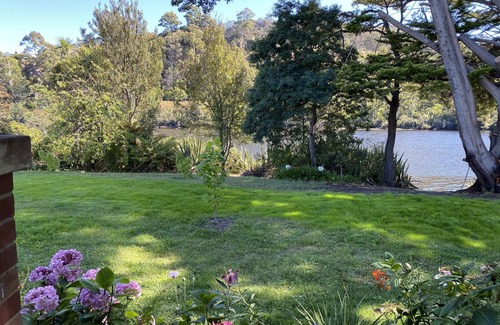 Huonville House | On the banks of the Huon River, in the heart of HuonValley