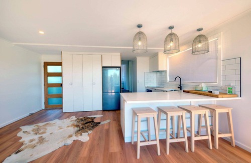 Coles Bay Apartment | On the Beach 2 - Freycinet Holiday Houses