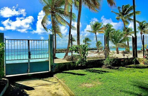 Sainte-Anne Apartment | ON THE COCO BEACH: turquoise lagoon & Creole ambience guaranteed.