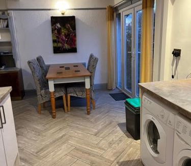 Whitchurch Apartment | On The Common