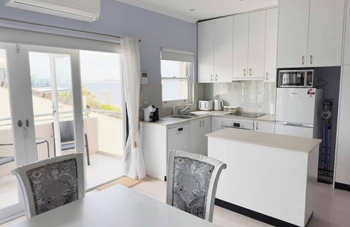 Cronulla Apartment | On The Esplanade sunny apt with a view