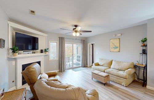 Huddleston Apartment | On the Lake Condo - Mariners Landing Country Club