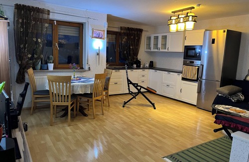Abstatt House | On the outskirts, close to the highway, all shopping facilities 2 rooms for 4 persons.