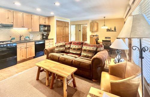 Grand Lake Apartment | On the Rapids - B Unit