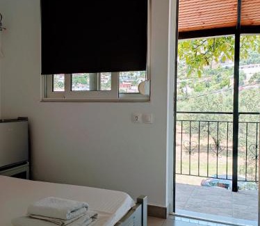 Qeparo Bed & Breakfast | On The Rocks