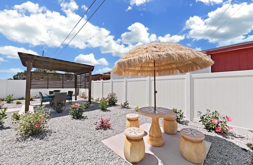 Pinecrest West Park Apartment | On the Rocks