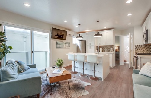 Oceanside Condo | On the sand! Cozy spot with pets welcome!