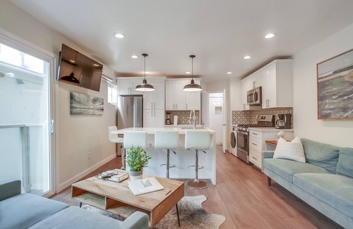 Oceanside Condo | On the sand! Cozy spot with pets welcome!