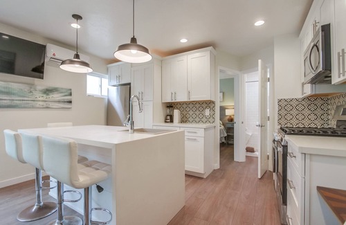 Oceanside Condo | On the sand! Cozy spot with pets welcome!