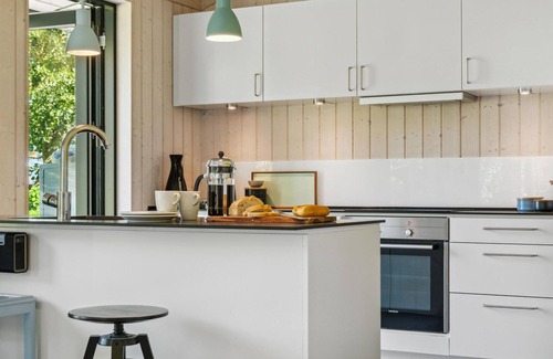 Holbaek House | On the shore of Lammefjord, this grand and modern vacation home welcomes you.
