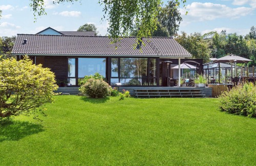 Holbaek House | On the shore of Lammefjord, this grand and modern vacation home welcomes you.