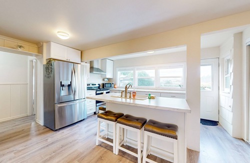 Waldport House | On the Water's Edge: Dog-Friendly, Crabbing, Bridge Views & More