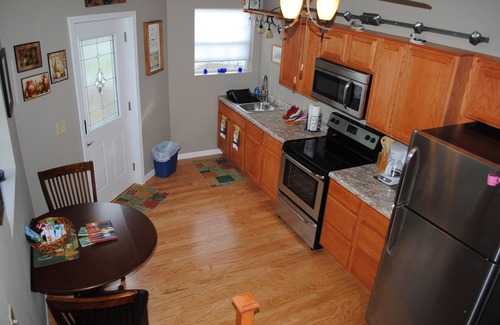 Alto Pass House | On the Wine Trail - Minutes to Giant City, Shawnee Forest, SIU - Amazing Shower