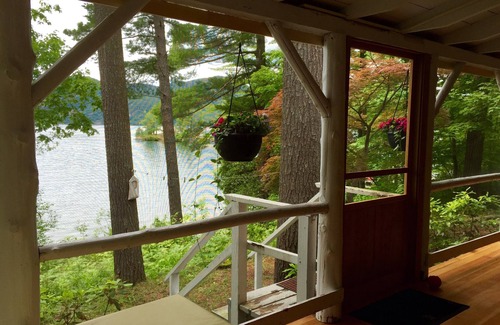 Huletts Landing Cottage | On Water, Gorgeous Views, Private 3 Bed Updated Antique Cottage.