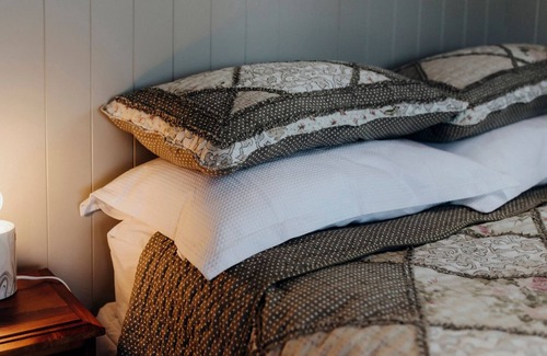 Onaero Cottage | Onaero s Quaint Little Cottages