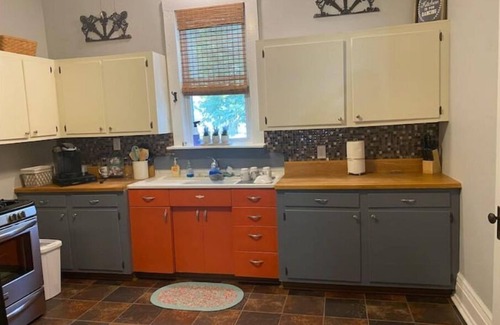 Paducah Cottage | Once Upon a Time Cottage, home away from home. Dog friendly, close to downtown