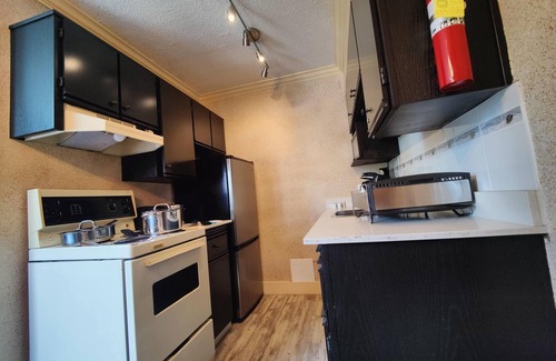 West End Hotel | One Bedroom Apartment with Robson View