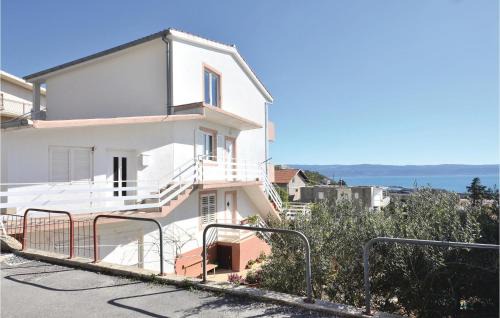 Dugi Rat Apartment | One-Bedroom Apartment Dugi Rat With Sea View 06