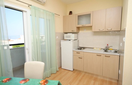 Ratac Apartment | One bedroom apartment with balcony and sea view Makarska (A-6632-b)
