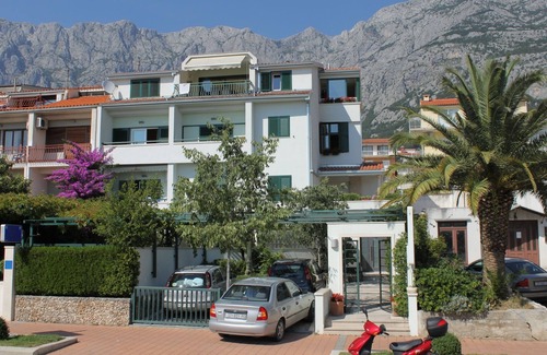 Ratac Apartment | One bedroom apartment with balcony and sea view Makarska (A-6632-b)