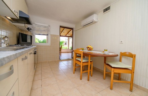 Nerezine Apartment | One bedroom apartment near beach Nerezine, Lošinj (A-7963-b)