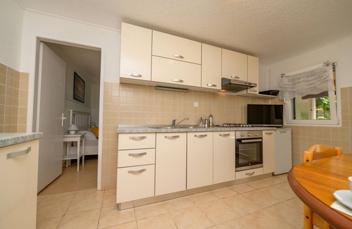 Nerezine Apartment | One bedroom apartment near beach Nerezine, Lošinj (A-7963-b)