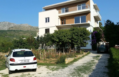 Podstrana Apartment | One bedroom apartment with terrace Podstrana, Split (A-2087-a)