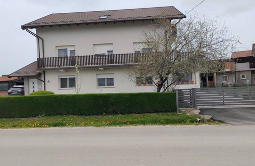 Vrbovec Apartment | One bedroom apartment with air-conditioning Vrbovec, Prigorje (A-22922-b)