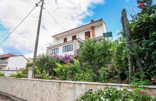 Arbanija Apartment | One bedroom apartment near beach Arbanija, Čiovo (A-17280-b)
