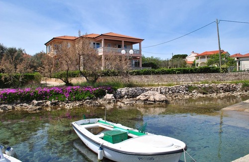 Batalaza Apartment | One bedroom apartment near beach Ugljan (A-829-a)
