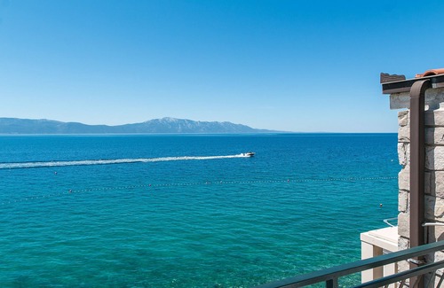 Brist Apartment | One bedroom apartment near beach Brist, Makarska (A-15465-a)