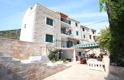 Bol Apartment | One bedroom apartment near beach Bol, Brač (A-13413-e)