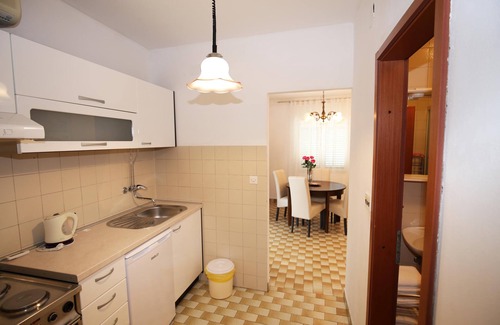 Bol Apartment | One bedroom apartment near beach Bol, Brač (A-13413-a)