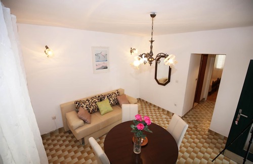 Bol Apartment | One bedroom apartment near beach Bol, Brač (A-13413-a)