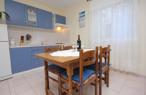 Vis Apartment | One bedroom apartment near beach Vis (A-2459-a)