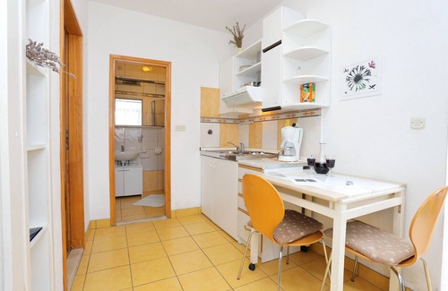 Postira Apartment | One bedroom apartment with terrace and sea view Postira, Brač (A-2913-b)