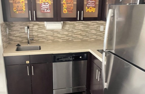 Barker Apartment | One-Bedroom Apartment with Pool View in Houston Texas