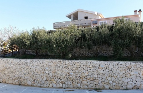 Kolan Apartment | One bedroom apartment with terrace and sea view Kolan, Pag (A-16482-a)
