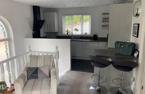 Bury Apartment | One bedroom apartment with en-suite & patio