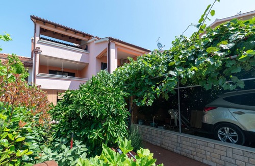 Stinjan Apartment | One bedroom apartment with terrace Štinjan, Pula (A-24743-b)