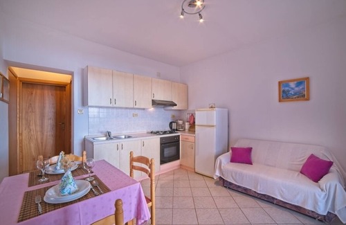 Rab Town Apartment | One bedroom apartment with balcony and sea view Supetarska Draga - Gonar, Rab (A-22586-b)