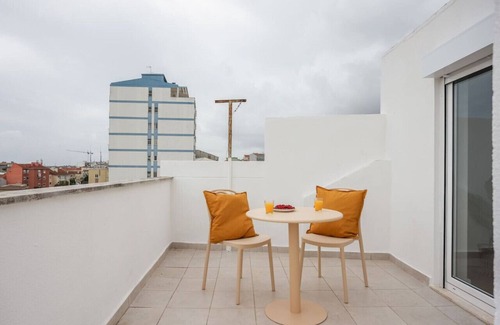 Cacilhas Apartment | One bedroom Apt | Almada | Balcony w/River Views!