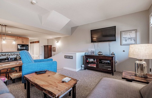 Sunday River Area Condo | One Bedroom Cascades A-15, total interior designed renovation sleeping 6