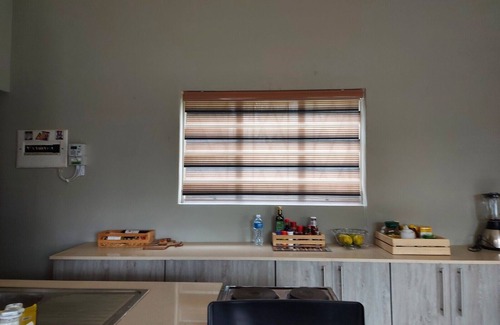 East London Cottage | one bedroom cottage fully equipped kitchen lounge and bathroom, free parkin pool