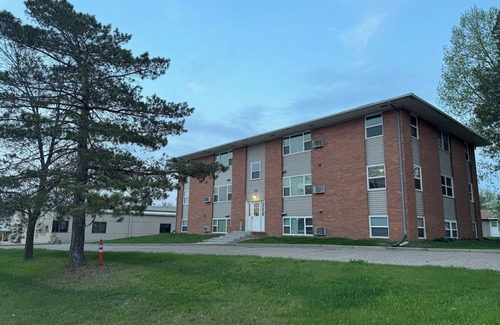 Minot Apartment | One Bedroom Downtown UPDATED and New Appliances.
