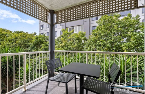New Farm Apartment | One Bedroom in the Heart of Kangaroo Point with Pool & Parking